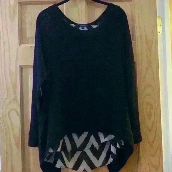 Green Envelope Black Sweater with Tan and Black Pattern V Back Detail - Picture 1 of 4